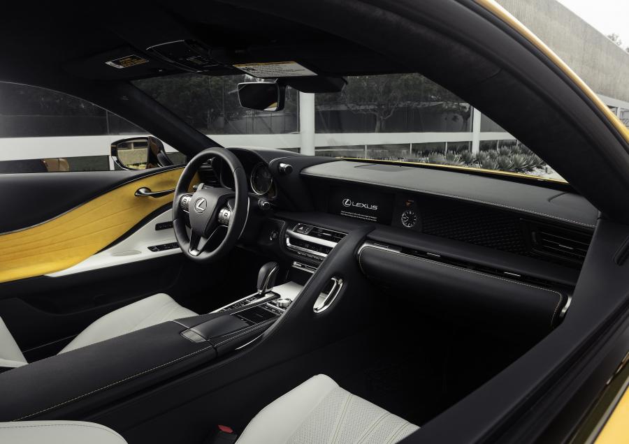 Интерьер Lexus LC500 Inspiration Concept 2018 года  (фото 7 из 15)